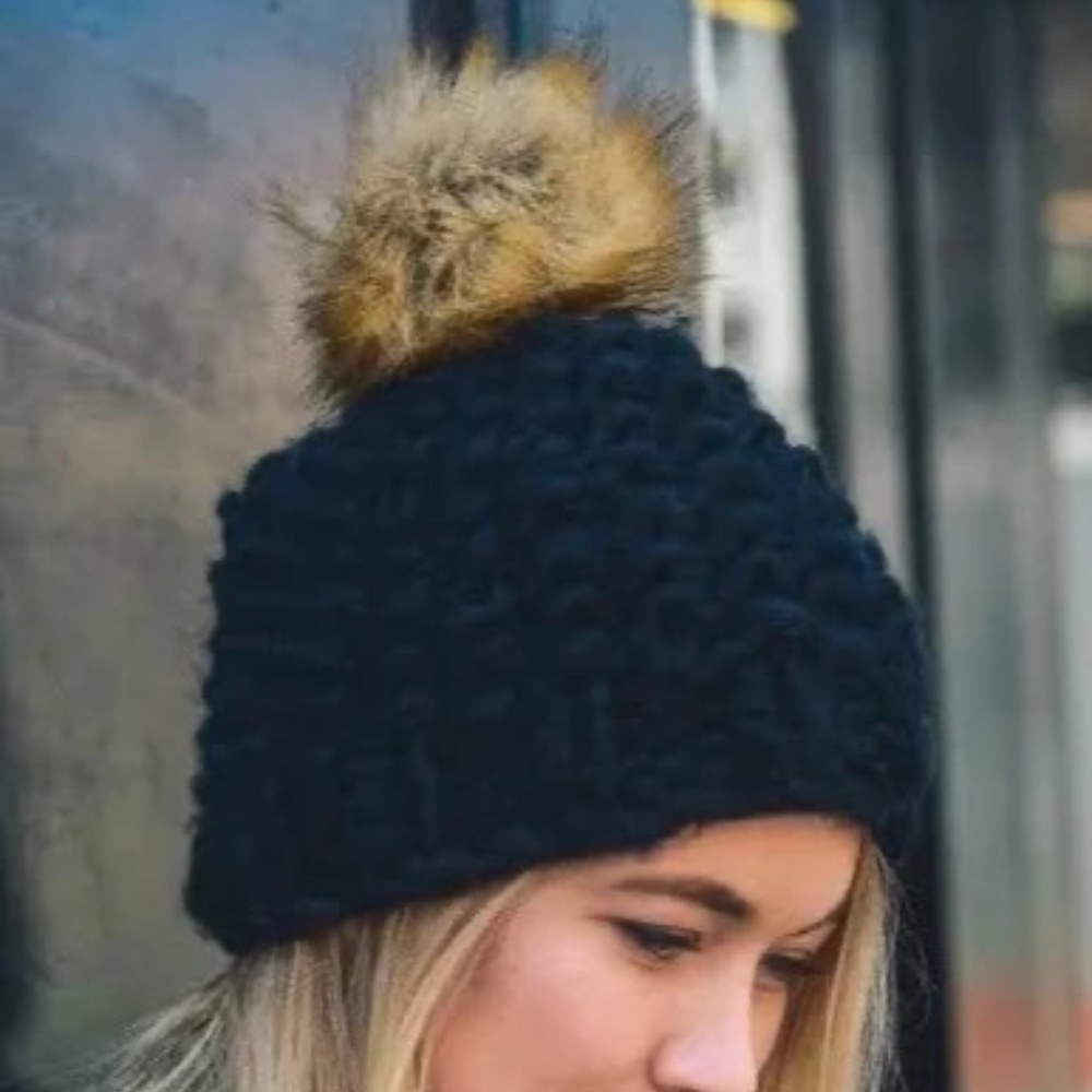 Boutique Chunky Knit Pom Pom Beanie